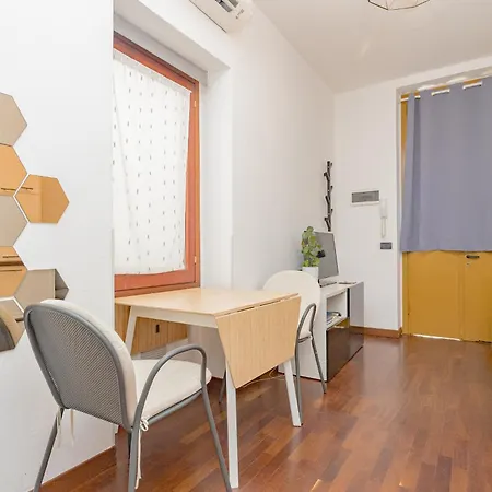 Comfortable Typical Old Style Milaan