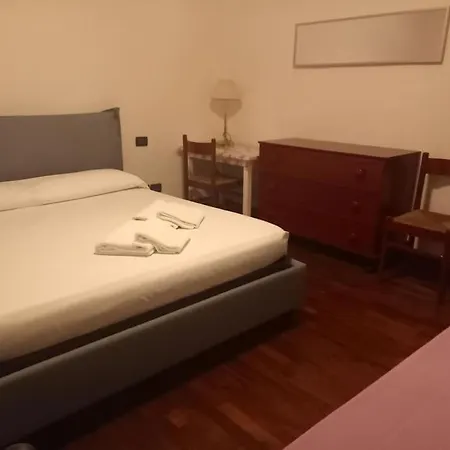 Comfortable Typical Old Style Apartment Milan
