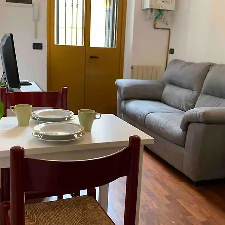 Apartment Comfortable Typical Old Style Milan